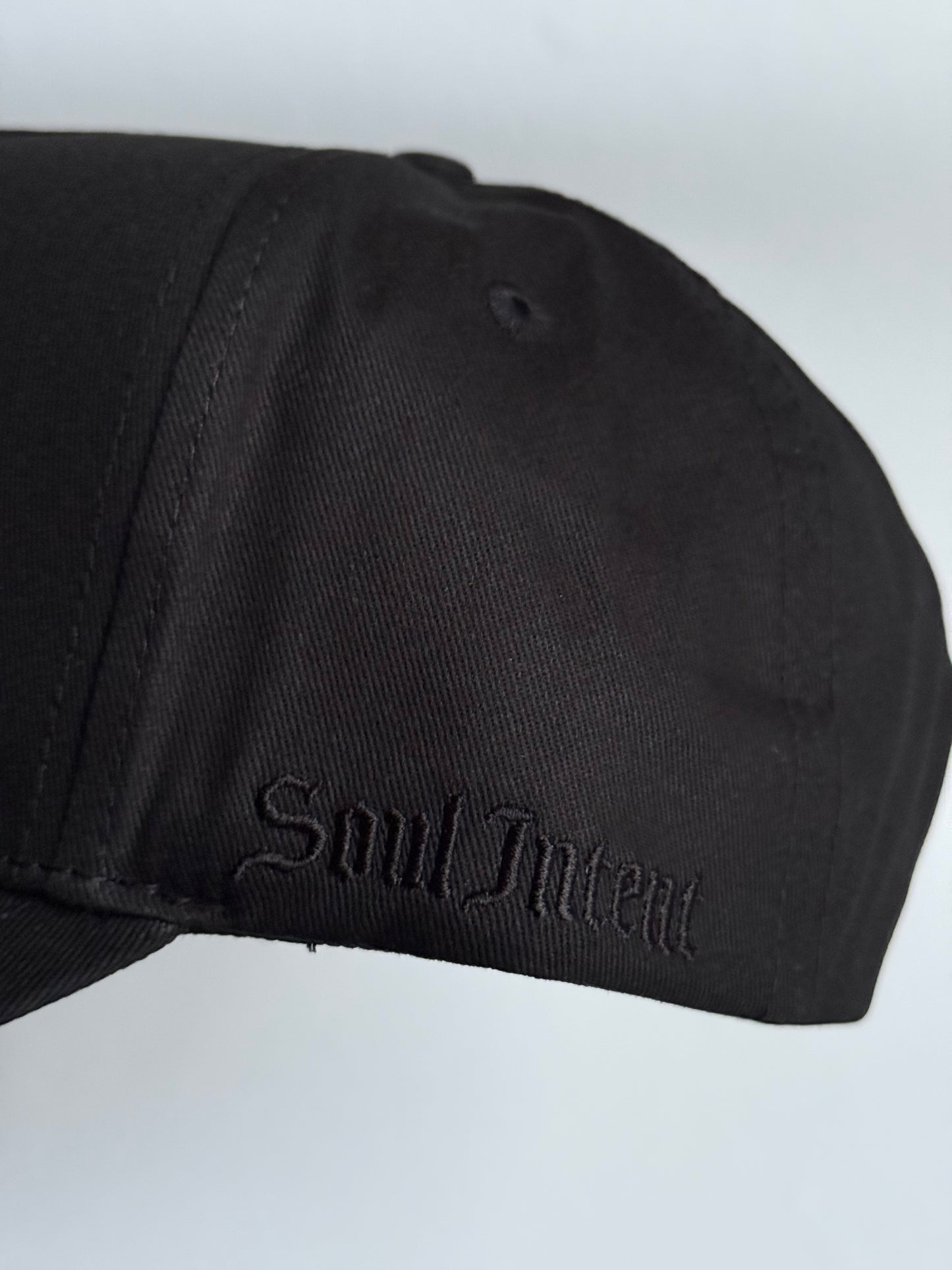 S.I SHIELD BLACK ON BLACK CAP